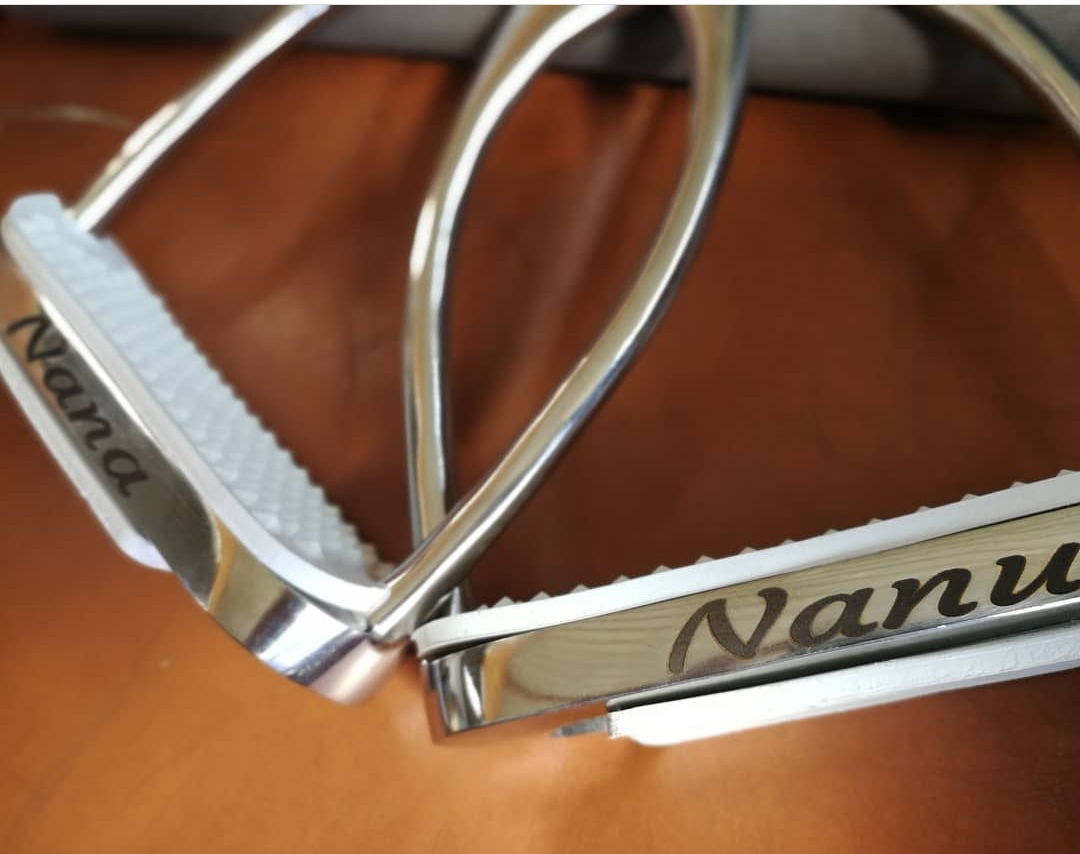 Steigbügel mit Gravur